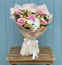 Букет цветов из:  Гвоздики, Орхидеи и Розы в Давыдково