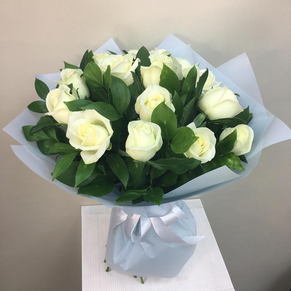 Букет 15 Белых роз Проуд в Давыдково