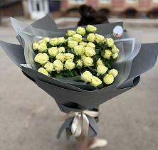 Букет Белые кустовые розы Солинеро в Давыдково