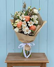 Букет цветов из:  Альстромерии, Лизиантусы, Розы и Хризантемы #REPLACE_PRED# Давыдково