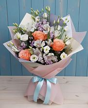 Букет цветов из:  Лизиантусы, Розы, Альстромерии и Гипсофила в Давыдково