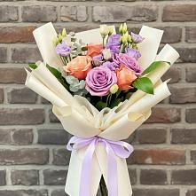 Букет цветов из:  Лизиантусы и Розы в Давыдково