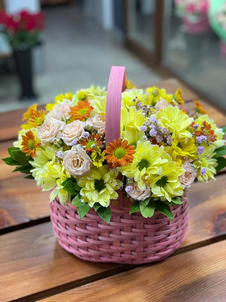 Цветочная композиция из Хризантемы и Розы в корзине в Давыдково