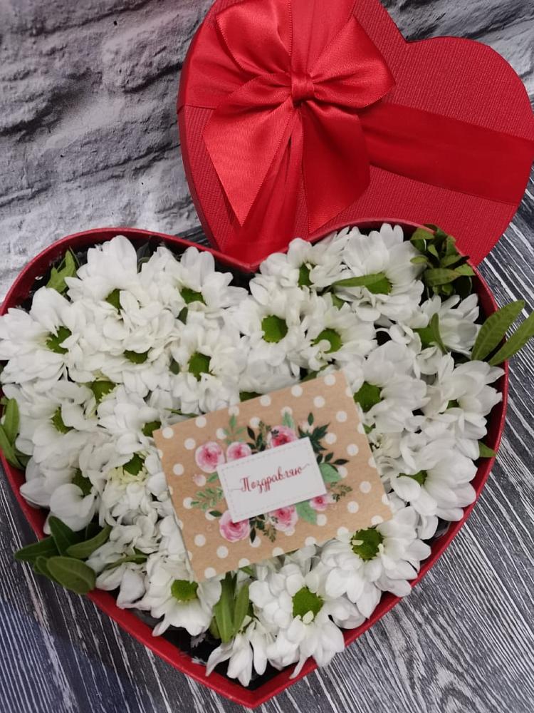 Цветочная композиция из Хризантемы в виде сердца в Давыдково