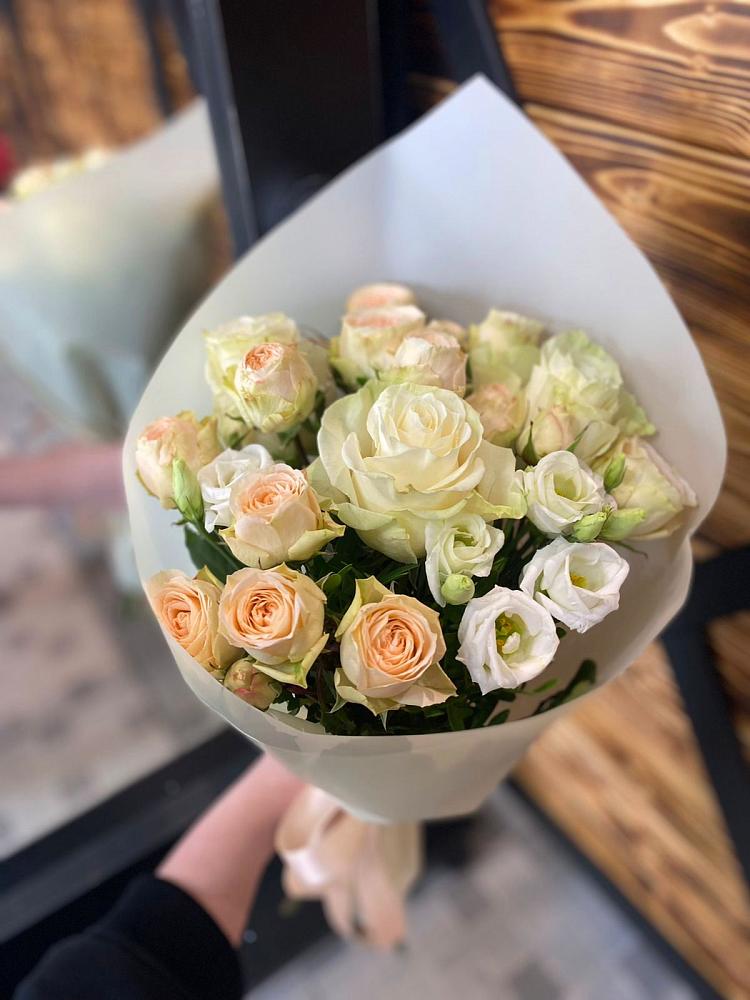 Букет цветов из: Розы и Лизиантусы в Давыдково